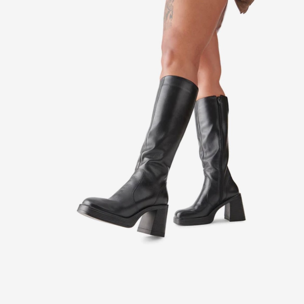 Steve Madden Black Leather Fanatik Boots